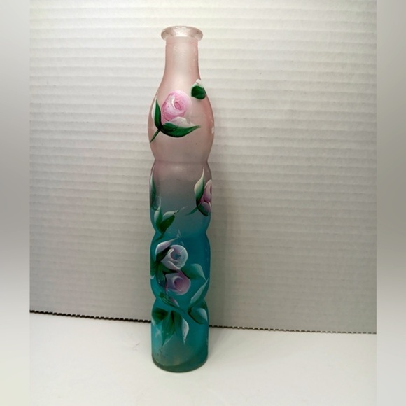 Vintage beautifully painted rose vase - Picture 1 of 9